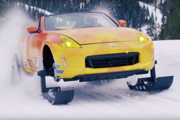 Netypický Nissan 370Z bude k vidění v Chicagu. Místo kol má pásy