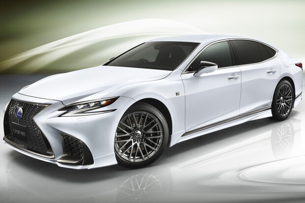 Lexus LS 500 dostal větší svaly. Na tohle bychom se v zrcátku dívat chtěli
