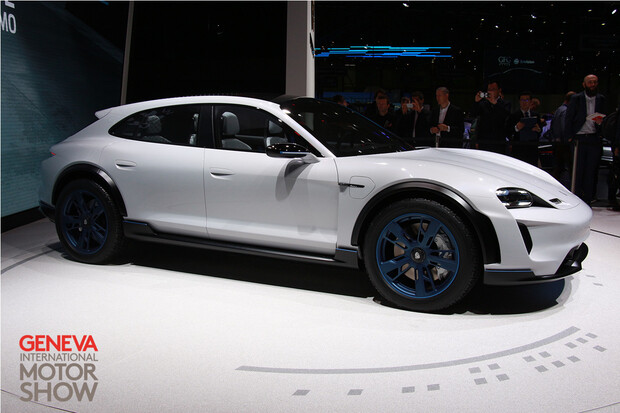 Porsche Mission E nazulo holínky. Dostane se do sériové podoby?