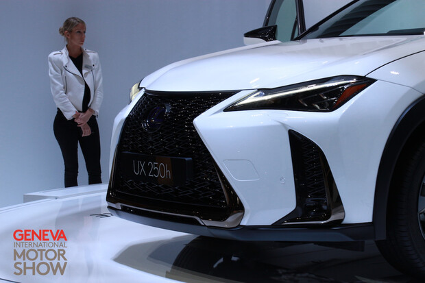 Lexus UX 250h má novou hybridní verzi. Bude prý hodně zábavná