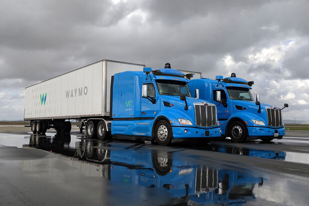 Waymo pouští autonomní kamiony do ulic. Budou vozit náklad pro Google