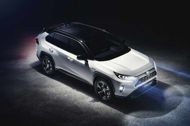 Přivítejte Toyotu RAV4 páté generace s novým hybridem i pohonem všech kol