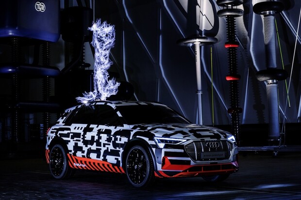 První elektromobil od Audi se v sériové podobě ukáže na Audi Summitu v Bruselu