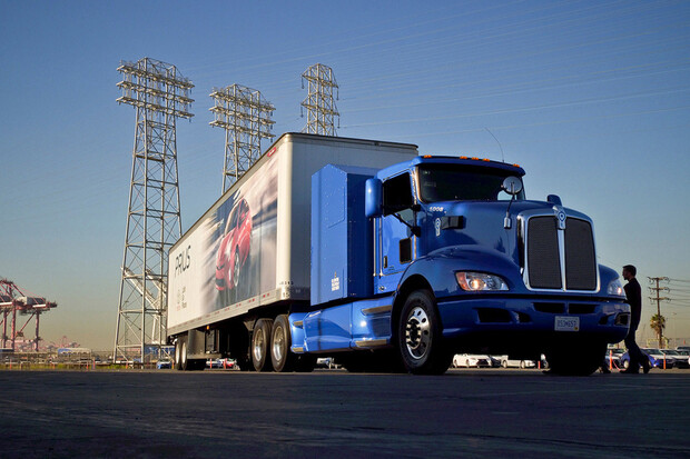 Toyota a Shell chtějí vybudovat vodíkovou stanici pro nákladní vozy