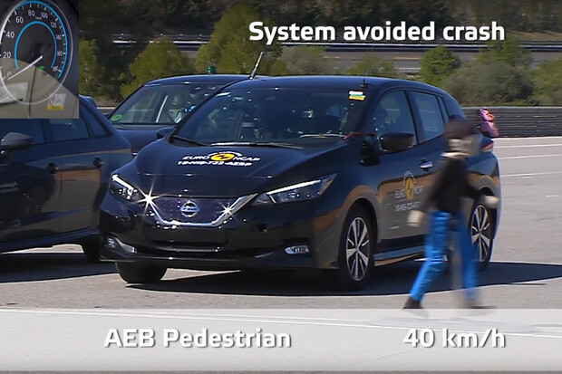 Nissan Leaf úspěšně prošel testem pro detekci chodců. Nově se testovalo v Evropě