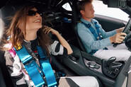 Nico Rosberg pořád umí. Emily Ratajkowski to poznala na vlastní kůži
