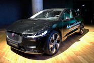 Jaguar I-PACE se poprvé ukázal v ČR. Prohlédli jsme si ho na vlastní oči – aktualizováno o nové fotografie