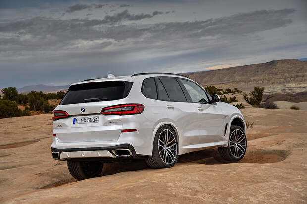 BMW X5 oficiálně. Odemykat půjde telefonem a ve střeše budou hvězdičky