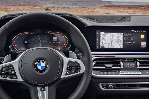 Co umí nový infotainment a digitální přístrojový štít BMW X5?