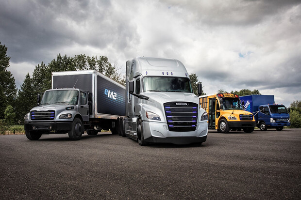 Daimler Trucks představuje dva nové elektrické nákladní vozy pro americký trh