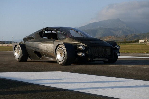 Nový čínský elektrosupersport Xing Mobility Miss R dá stovku za 1,8 sekundy