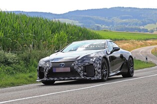Krásný Lexus LC v brutální verzi F právě podstupuje testy. Možná půjde o hybrid