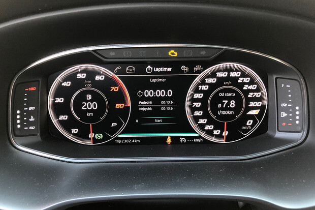 Vyzkoušeli jsme digitální přístrojový štít v SEATu Leon Cupra