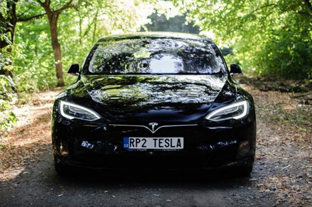 Až se naplno rozjede autonomní řízení, Tesla přestane cílit na spotřebitele