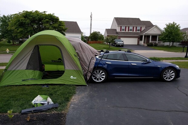 Když se Elon Musk baví aneb Tesly získají nový „párty“ mód