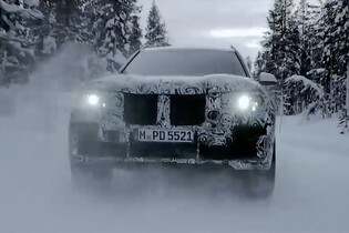 BMW dává nové X7čce pořádně do těla