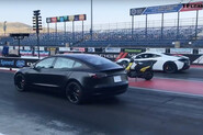 Tesla Model 3 vyzvala na souboj McLaren 570s. Nebo naopak?