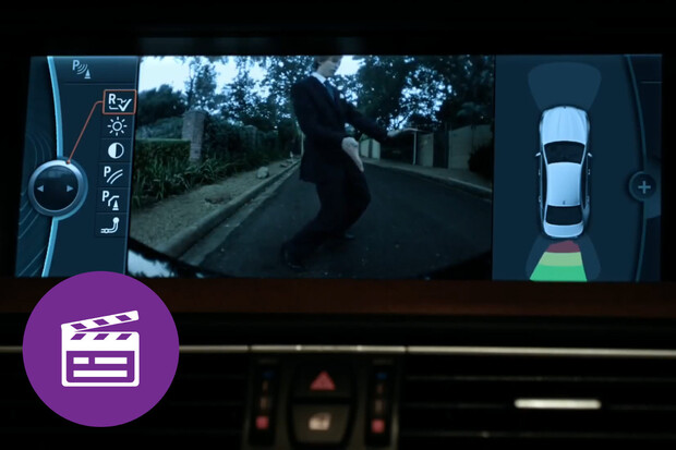 Nejlepší automobilové reklamy: pozor na oslavná gesta u parkovací kamery