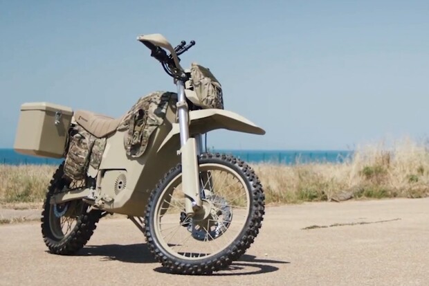 Kalašnikov představil další modely elektrických motorek. Dostanou se i k civilistům?