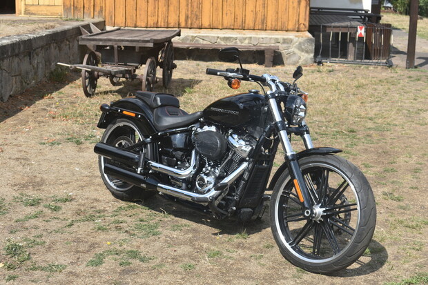 Moderní vychytávky na motorce? Provětrali jsme nový Harley-Davidson Breakout