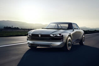 I na Peugeot jednou dojde. Vzejde jeho elektromobil z konceptu e-LEGEND?