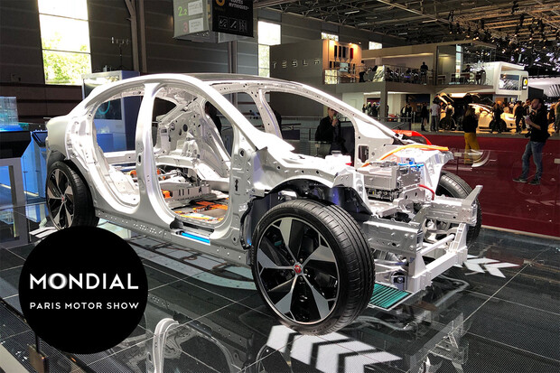 Jaguar v Paříži stáhnul I-PACE z kůže