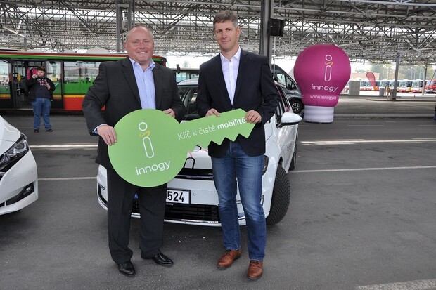 Innogy a Dopravní podnik města Hradce Králové společně testují elektromobily