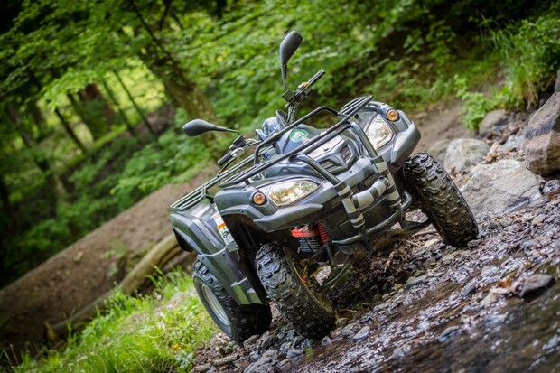 Elektrický pracant i společník do terénu a na silnici. Takový je Dominator 2WD