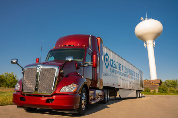 V Los Angeles budou jezdit nákladní auta na vodík. Prsty v tom má nejen Toyota