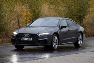 Čte značky a samo zastaví i se rozjede. Co vše umí Audi A7 bez vás?