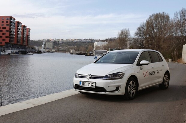 Elektromobily s vysokým nájezdem jsou podle studie spolehlivější než spalováky