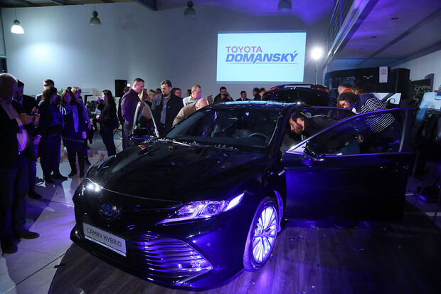 Toyota Camry přináší svěží vítr do svého segmentu. Do Evropy míří po 14 letech