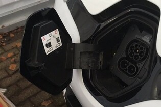 Renault testuje prototyp modelu ZOE se zásuvkou typu CCS Combo