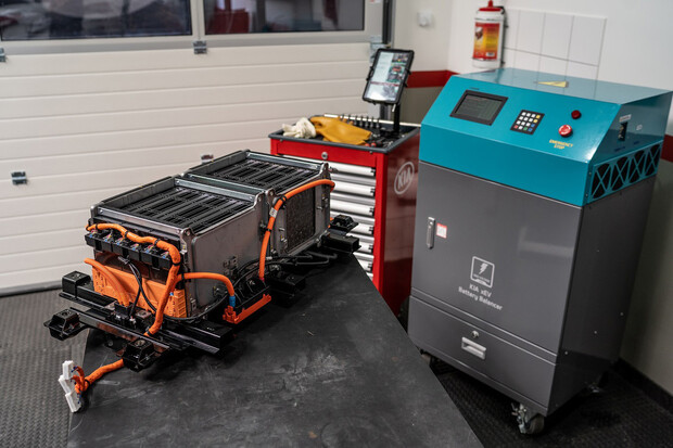 Kia dokáže opravit jen vadnou část baterií. Skončí tak drahé servisní zásahy?