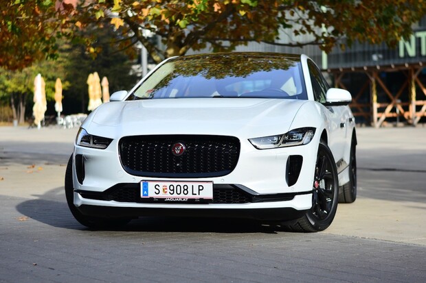 Jaguar chce zvýšit bezpečnost na silnicích. Také díky odměňování řidičů