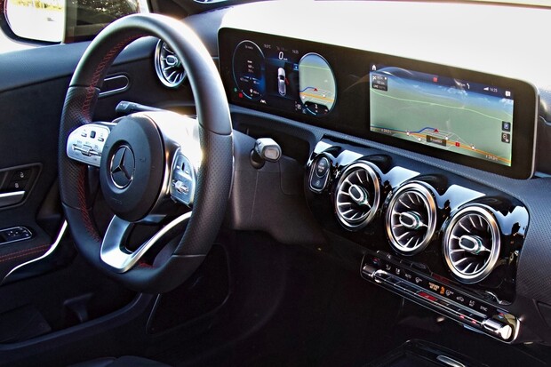 Mercedes-Benz User Experience