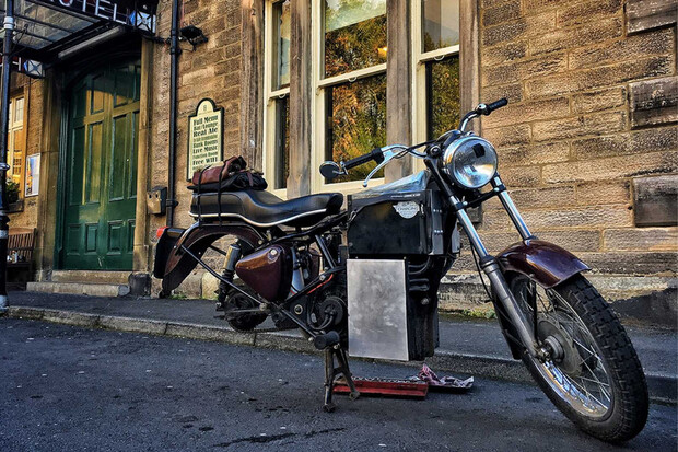 Odysea dvou kamarádů na elektrifikovaných motorkách z roku 1961 trvala 24 dnů