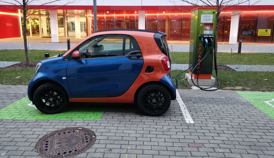 Po Praze poprvé elektromobilem