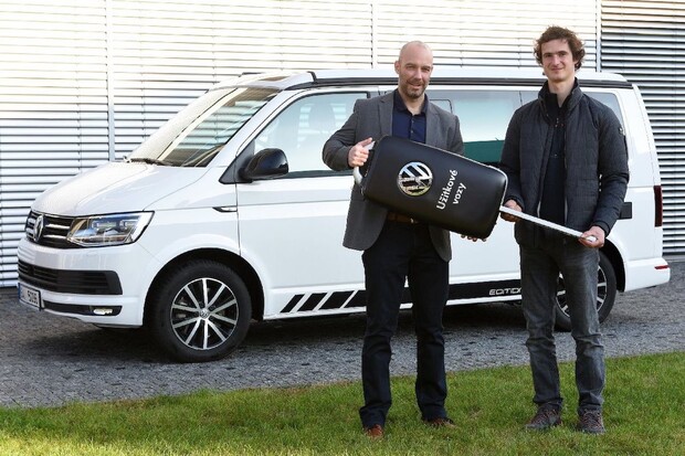 Lezci Adamovi Ondrovi bude na cestách dělat společnost Volkswagen California Ocean