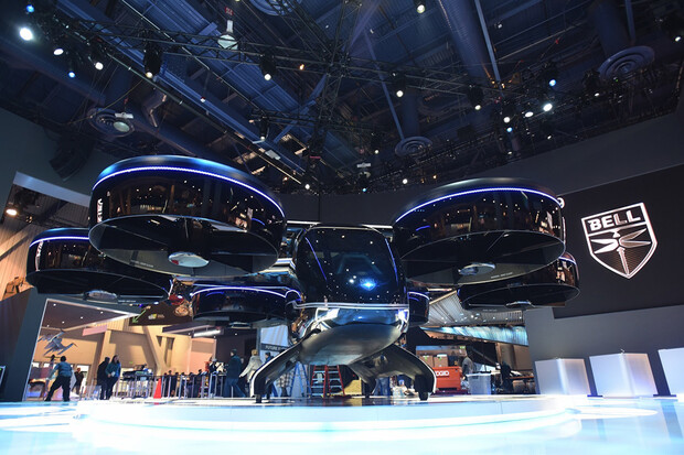 Partnerská společnost Uberu na CESu vystavuje elektrické létající taxi 