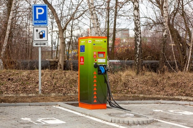 ČEZ buduje na čerpacích stanicích Benzina další rychlonabíječky
