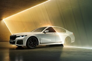 BMW 745e se zlepšilo ve všech ohledech. Na jedno nabití ujede až 58 km