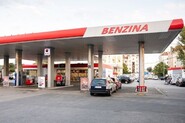 Na čerpacích stanicích Benziny lze použít bankomat, aniž byste vystoupili z auta
