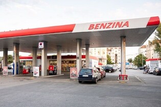 Na čerpacích stanicích Benziny lze použít bankomat, aniž byste vystoupili z auta