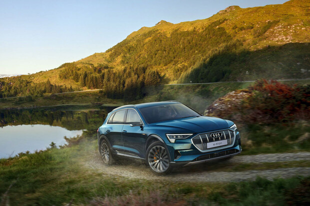 Audi vylepšilo e-tron plánovač cest. Na podzim dorazí další vylepšení i USB-C