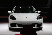 Nejlevnější Porsche Panamera je hybrid