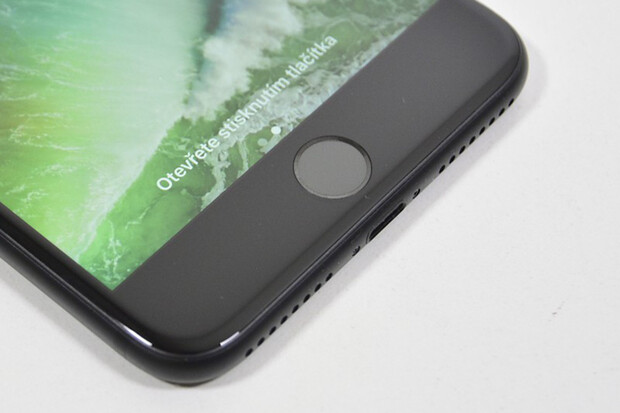 Apple by mohl Touch ID i Face ID dodávat automobilkám