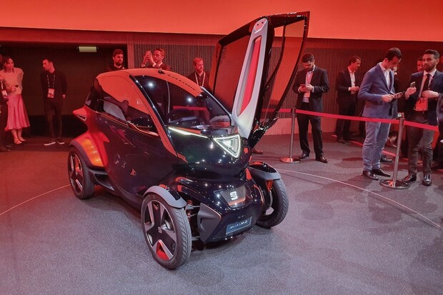 SEAT v Barceloně ukazuje svou vizi městské mobility. Minimó má vyměnitelné baterie