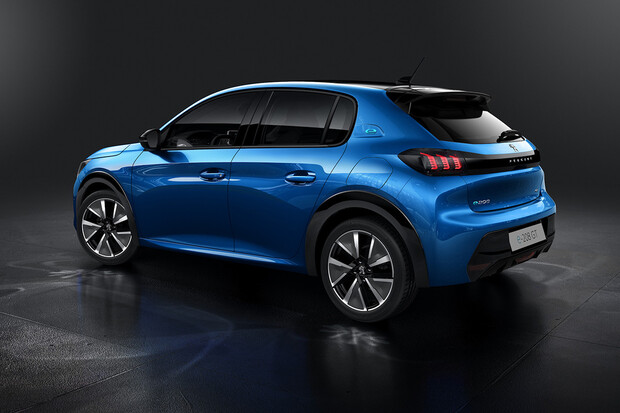 Peugeot zveřejnil české ceny svých elektromobilů e-208 a e-2008. Kolik stojí?