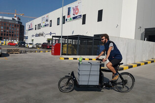 Alza nově v Bratislavě využívá pro rozvoz i cyklokurýry